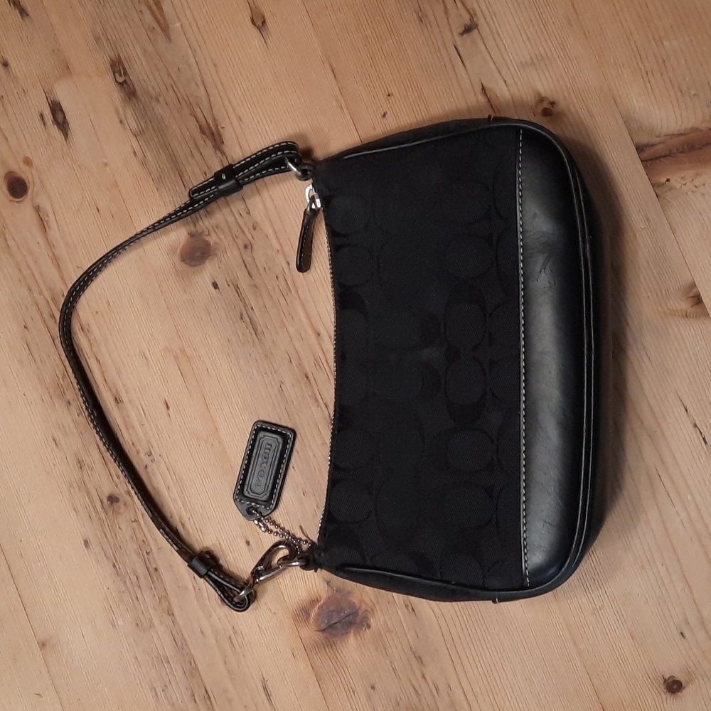 Coach -black shoulder purse. Used.